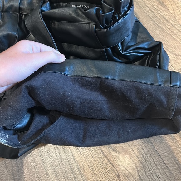 Oliviaceous leather shorts with tie. Suede inside. Size SMALL. Worn once - Picture 3 of 3